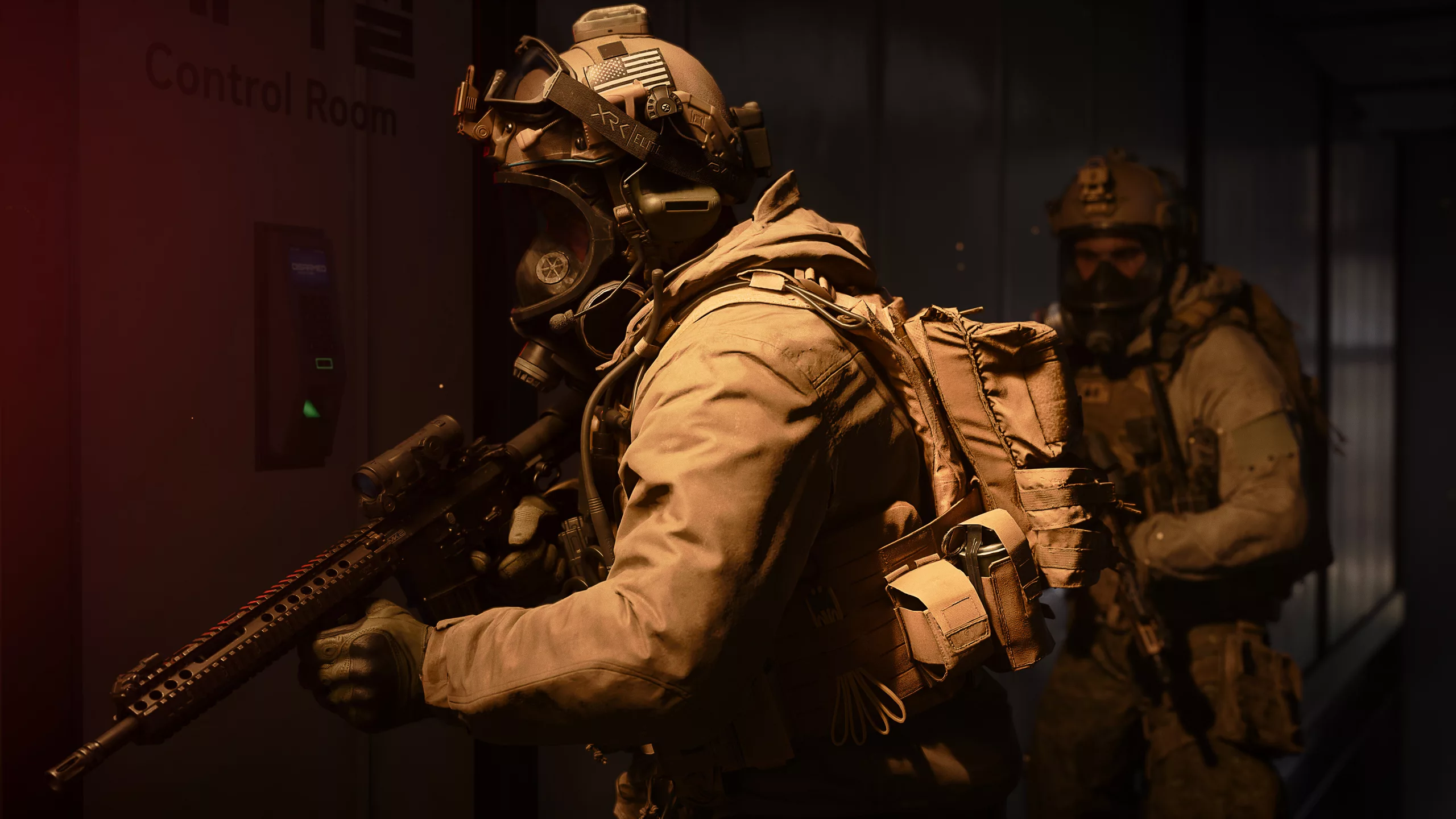 Jogador a avançar com uma arma em Modern Warfare 4